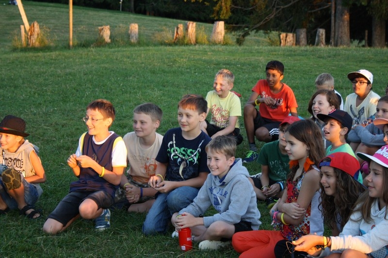 Village Camps International Summer Camp Leysin, Switzerland 2026-07-14 https://www.villagecamps.com/journals_admin/images/703-14-campfire (95).jpg